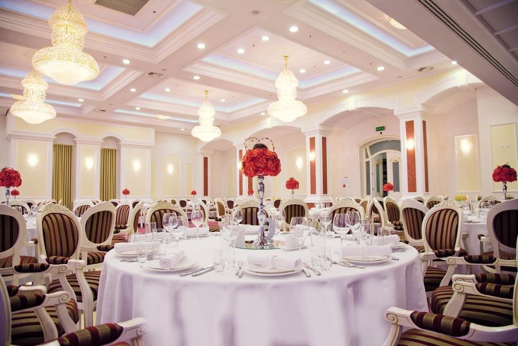 Caspian Riviera Grand Palace Hotel Aqtau Exterior foto The ballroom at the hotel