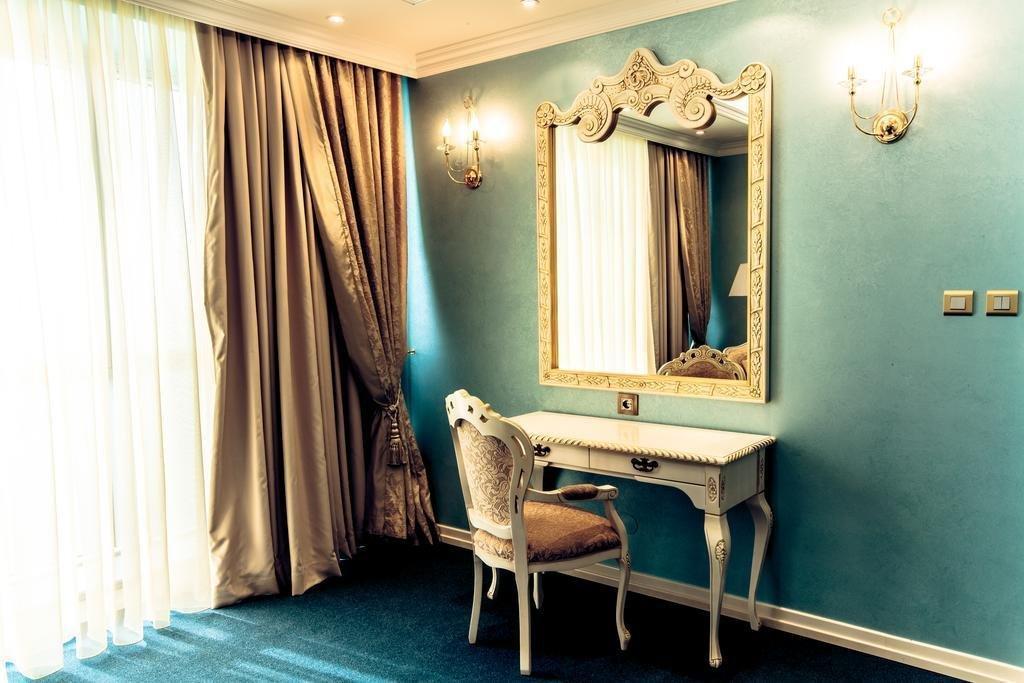 Caspian Riviera Grand Palace Hotel Aqtau Exterior foto A dressing table