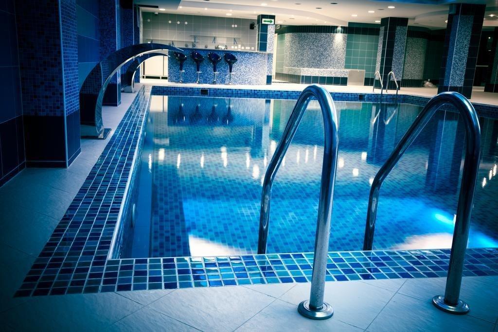 Caspian Riviera Grand Palace Hotel Aqtau Exterior foto The swimming pool at the hotel