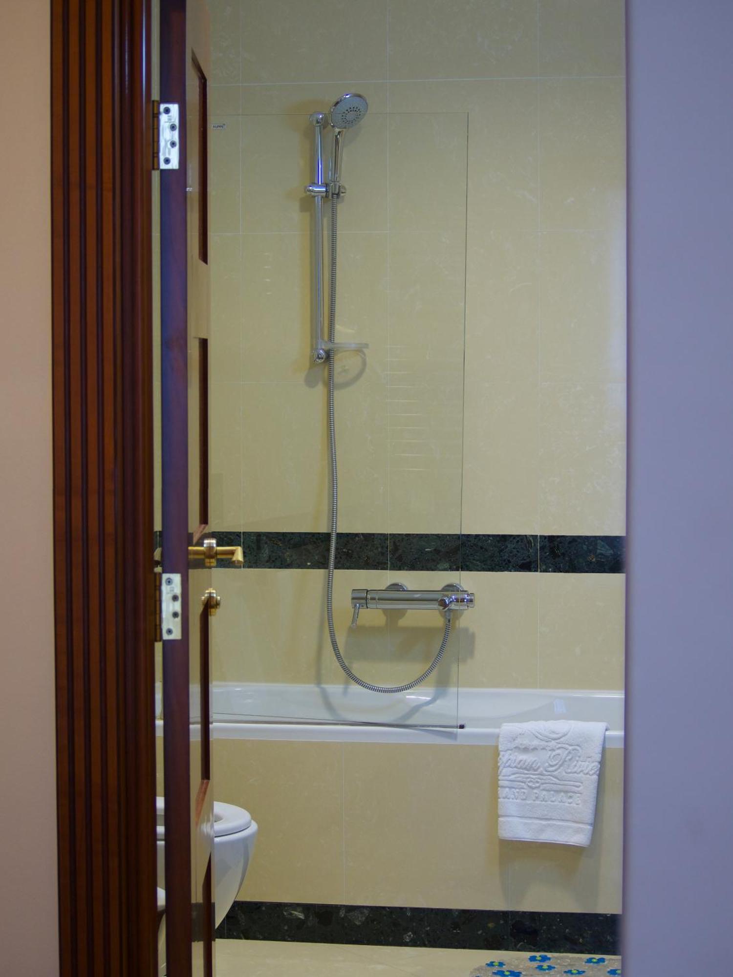 Caspian Riviera Grand Palace Hotel Aqtau Exterior foto A shower with a thermostatic valve