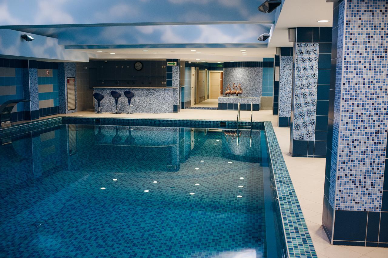 Caspian Riviera Grand Palace Hotel Aqtau Exterior foto The swimming pool at the hotel